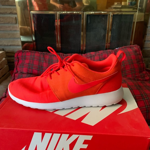 Nike Roshe Runs size 12 - Picture 4 of 8